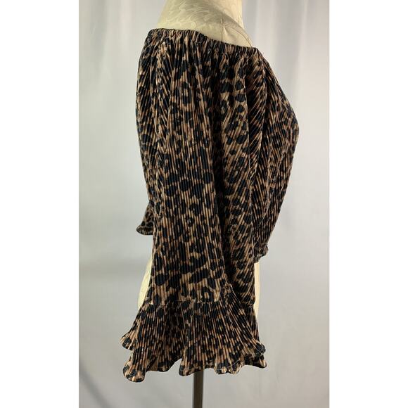 Large She + Sky Women's Pleated Animal Print New Crop Top Off Shoulder - Picture 3 of 8